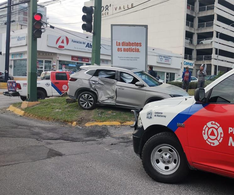 Resulta conductor herido en choque Resulta conductor herido en choque