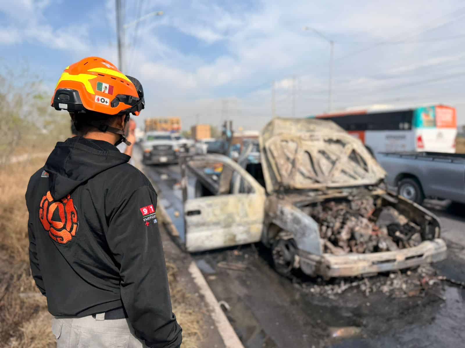Un veh&iacute;culo se incendi&oacute; ayer en el municipio de Escobedo, sin que se reportara lesionados.