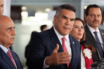 Critica PRI negativa de entrada a marinos de EU