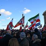 Escalan protestas en Ir&aacute;n con bloqueos y corte de internet