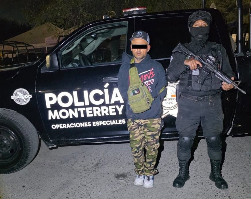 En posesi&oacute;n de 0 envoltorios de pl&aacute;stico con hierba verde similar a la mariguana, un hombre fue detenido por elementos de la Polic&iacute;a de Monterreyen el centro de la ciudad.