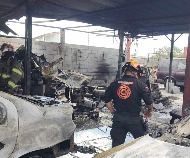 Se incendia taller mec&aacute;nico