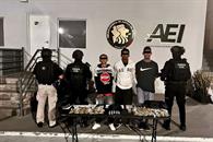 Detienen a tres hombres armados Detienen a tres hombres armados