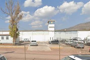 Cateo deja al descubierto red de comunicaci&oacute;n en penal de Pachuca