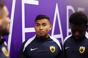 Empata el AEK de Orbelin Pineda