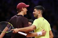 Vence Alcaraz a Sinner en partido de exhibici&oacute;n