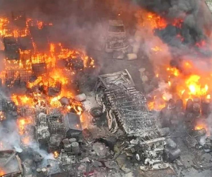 Arde bodega de qu&iacute;micos en Escobedo