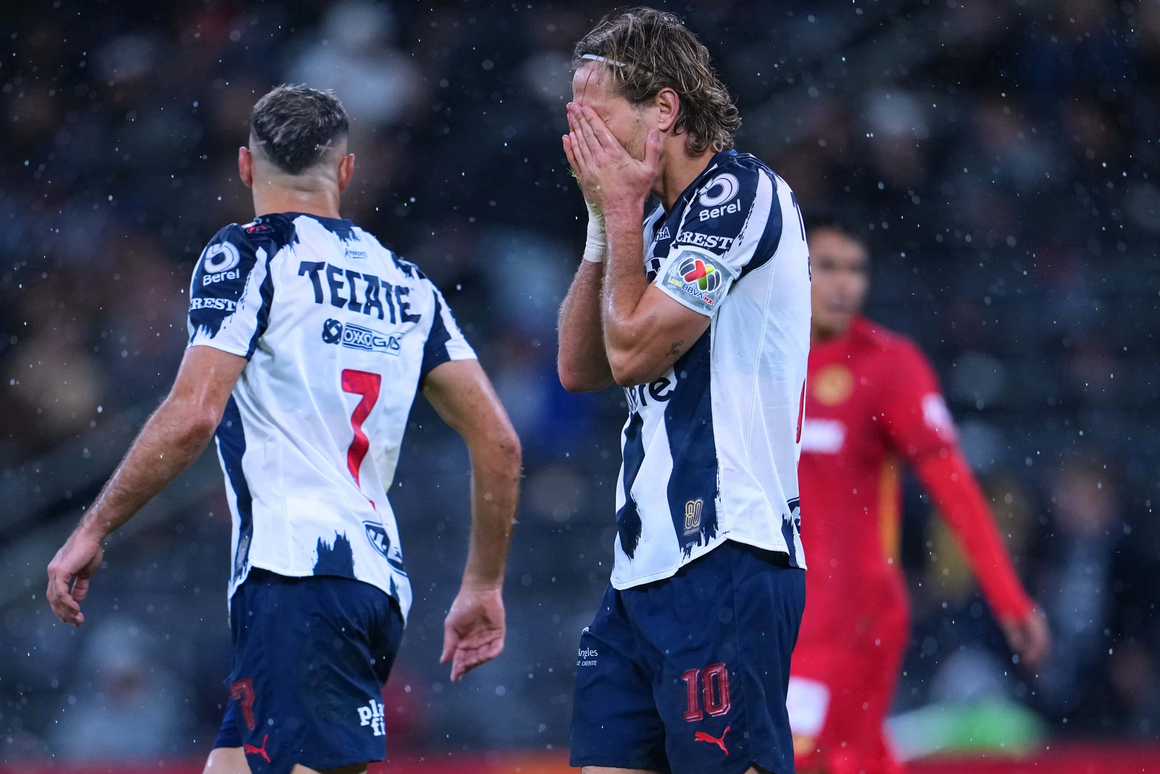 Sergio Canales falla desde los once pasos.