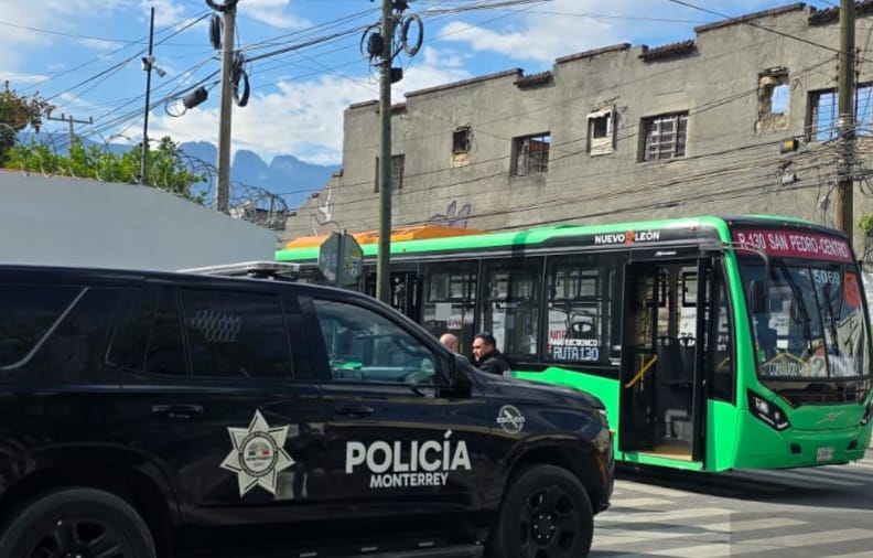 Fallece pasajero de cami&oacute;n urbano en el Centro de Monterrey
