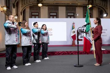 Abandera Sheinbaum a atletas de cara a los Juegos de Invierno