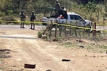 Deja enfrentamiento tres polic&iacute;as heridos en Mina