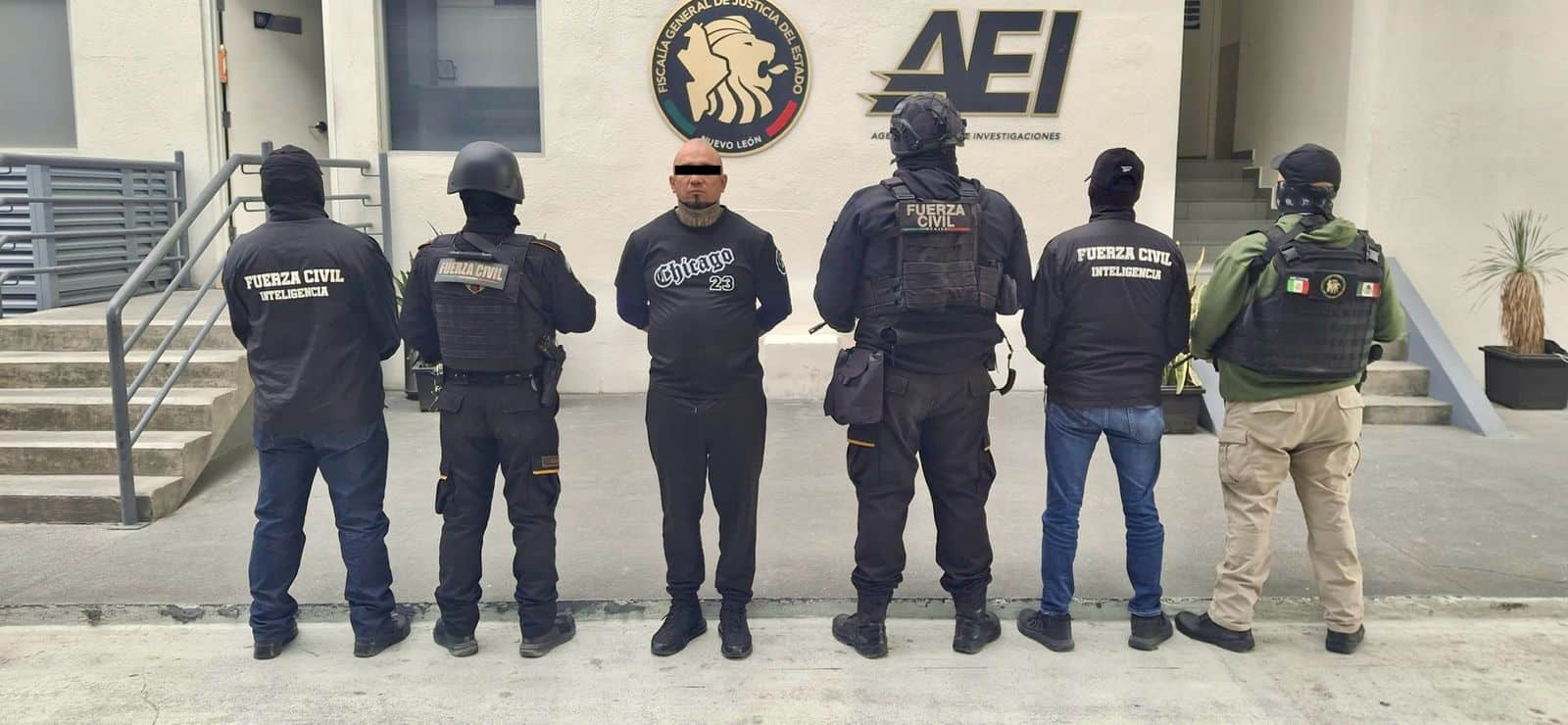 Elementos de Fuerza Civil y la Agencia Estatal de Investigaciones, realizaron la detenci&oacute;n de un presunto vendedor de estupefacientes a quien le aseguraron m&aacute;s 100 dosis de drogas, en Monterrey.