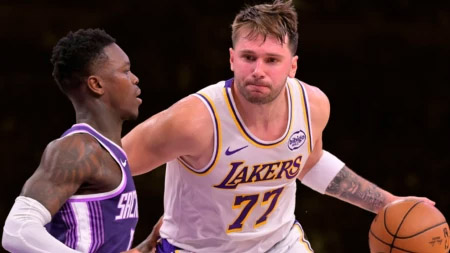 Doncic anota 42 puntos pero Kings vence a Lakers
