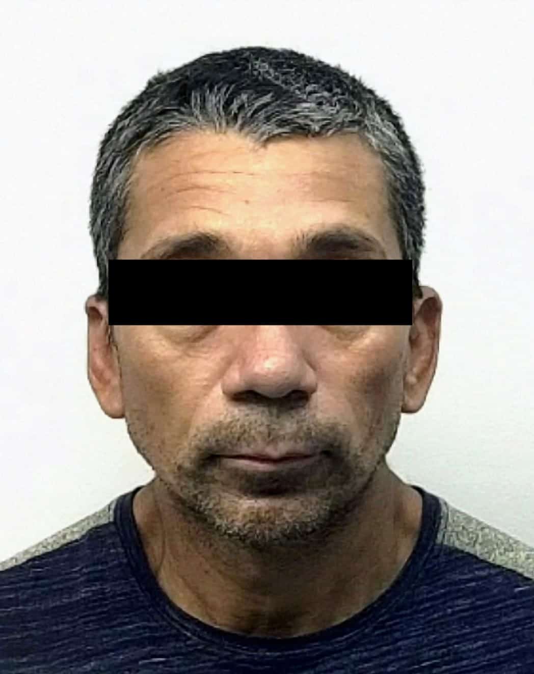 Otro de los implicados en el robo a un domicilio la semana pasada en la Colonia Cumbres Jade, al poniente de Monterrey, donde se llevaron objetos de valor valuados en m&aacute;s de 100 mil pesos, fue notificado de una orden de aprehensi&oacute;n por los hechos.