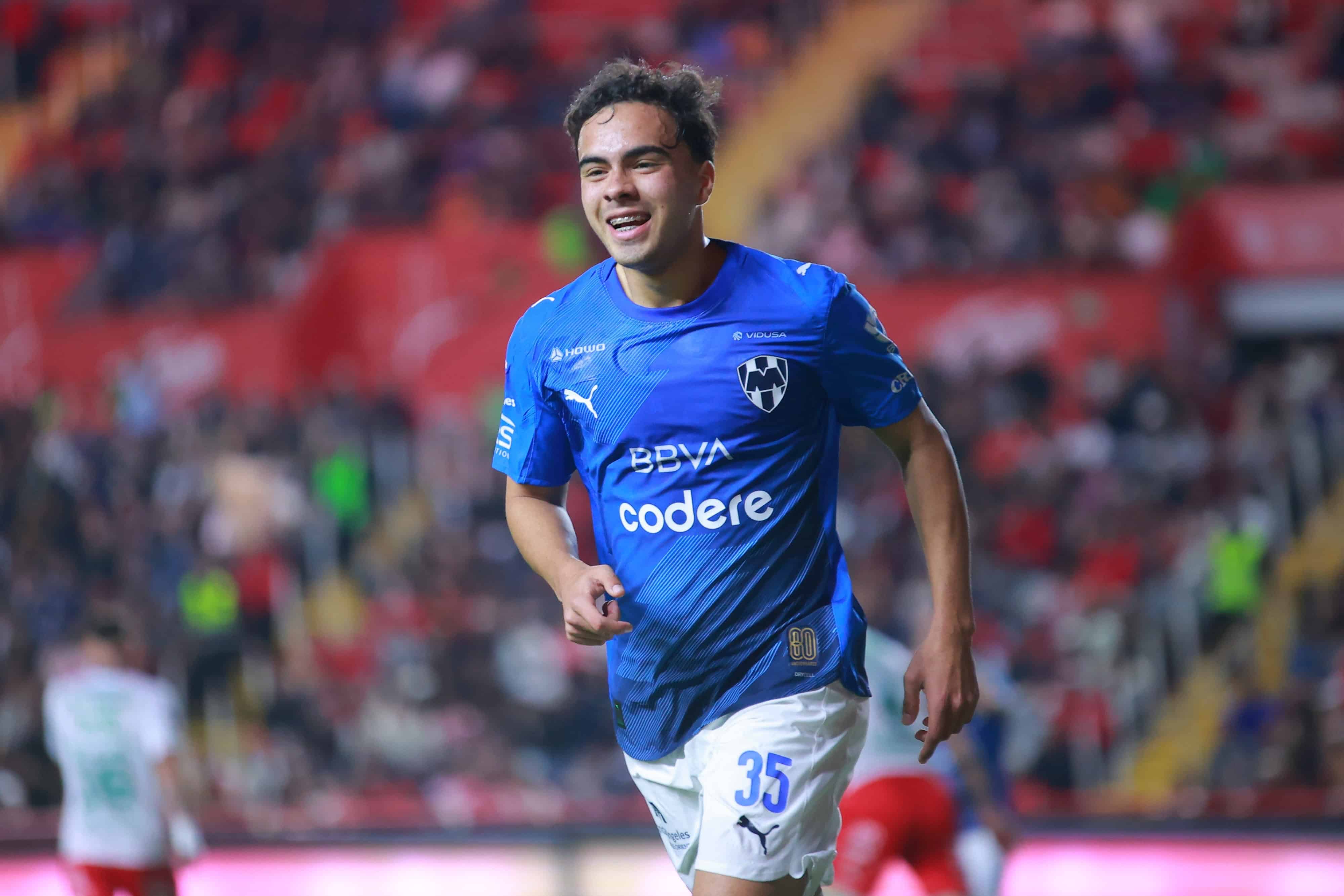 Iker Fimbres hace el 2-0.