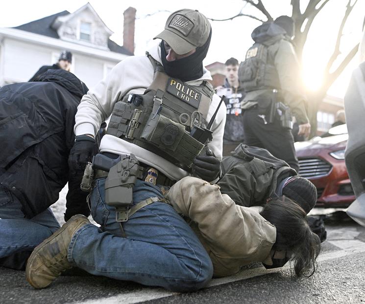 Van 4 migrantes muertos en detenciones del ICE Van 4 migrantes muertos en detenciones del ICE