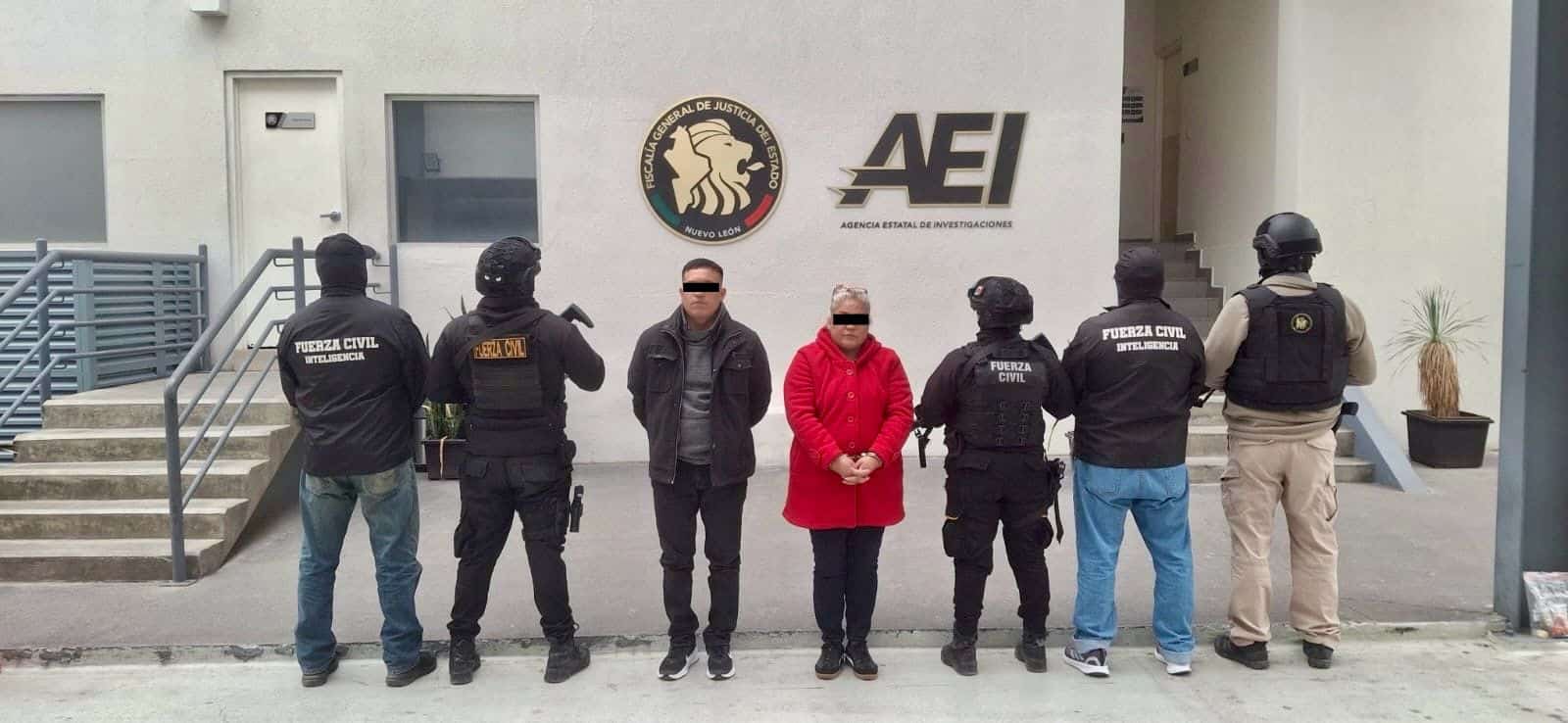 Elementos de la Agencia Estatal de Investigaciones y Fuerza Civil, realizaron la detenci&oacute;n de una pareja que presuntamente pose&iacute;a varias dosis de narc&oacute;ticos, en el municipio de Monterrey.