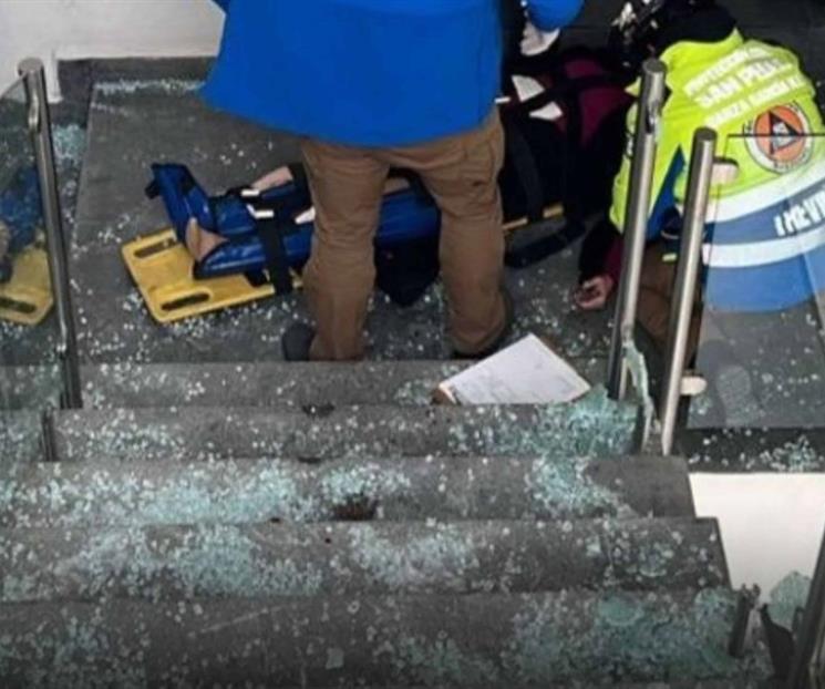 Sufre mujer ca&iacute;da en plaza comercial