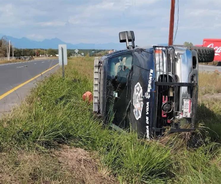 Vuelca unidad de rescatistas voluntarios