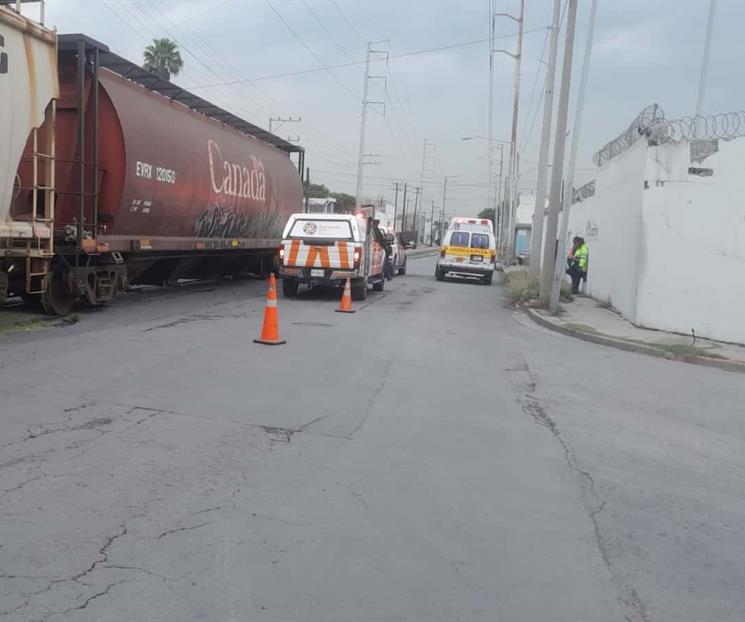 Impacta tren a veh&iacute;culo