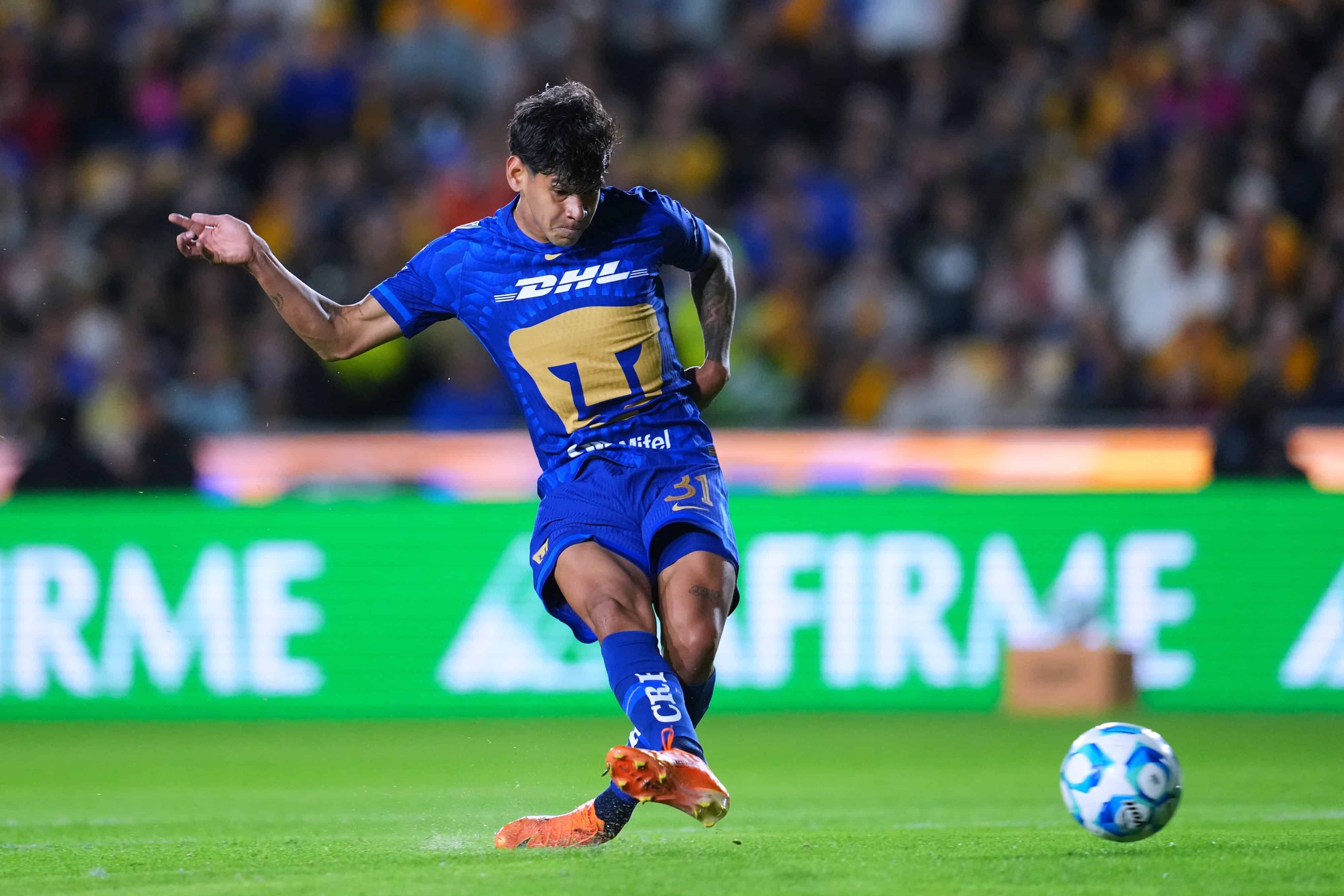 Robert Morales hace el 1-0.