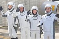 Regresan cuatro astronautas de la EEI por emergencia m&eacute;dica
