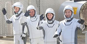 Regresan cuatro astronautas de la EEI por emergencia m&eacute;dica