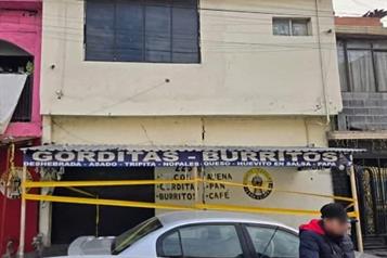 Aseguran droga y 27 gallos y pollos.