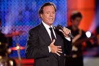 Julio Iglesias prepara su defensa tras denuncias de abuso sexual