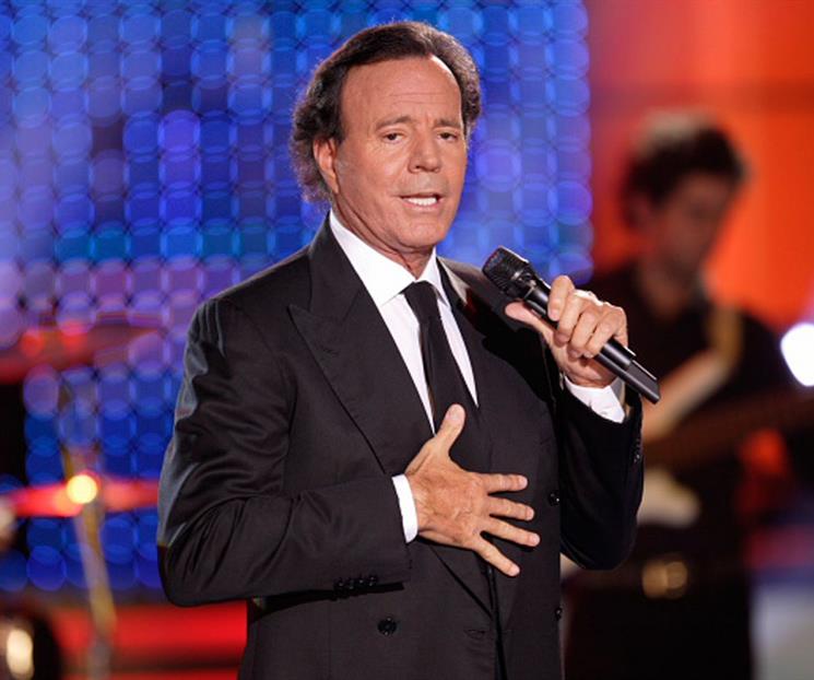 Julio Iglesias prepara su defensa tras denuncias de abuso sexual