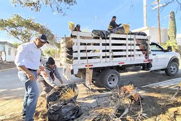 Realiza Santa Catarina limpieza en escuelas