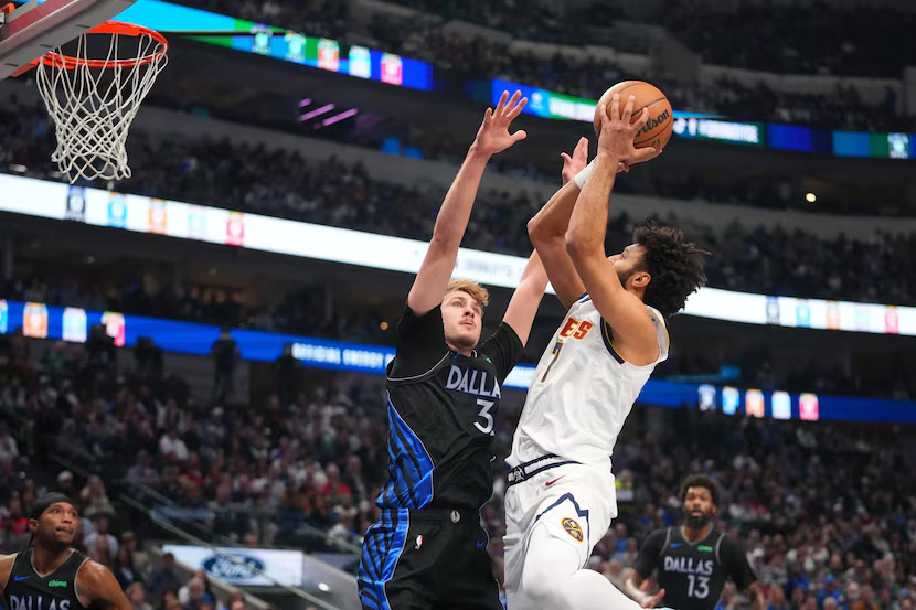 Vencen Nuggets a Mavericks