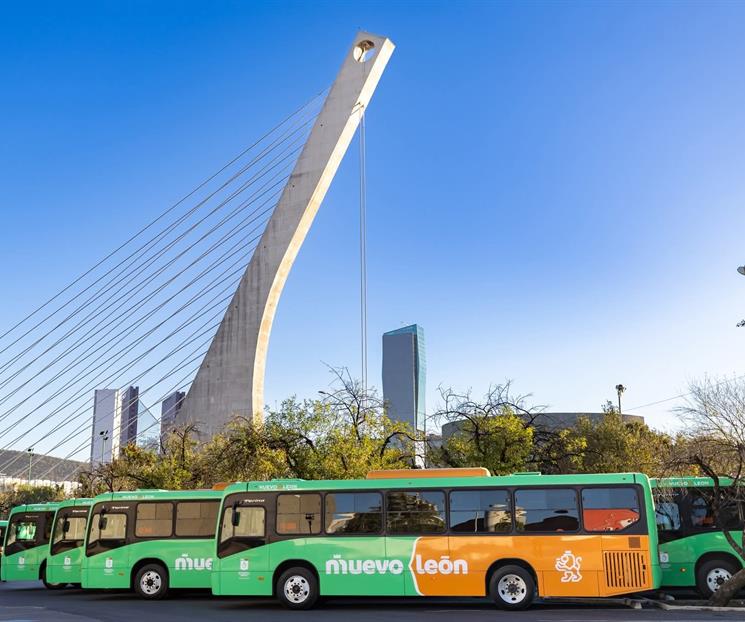 Entrega Samuel 45 nuevos camiones