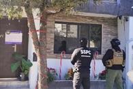 Catean vivienda; hallan arma larga y droga