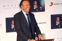 Julio Iglesias responde a acusaciones de abuso sexual en su contra