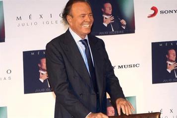 Demandar&aacute; Julio Iglesias a Yolanda D&iacute;az por acusasiones