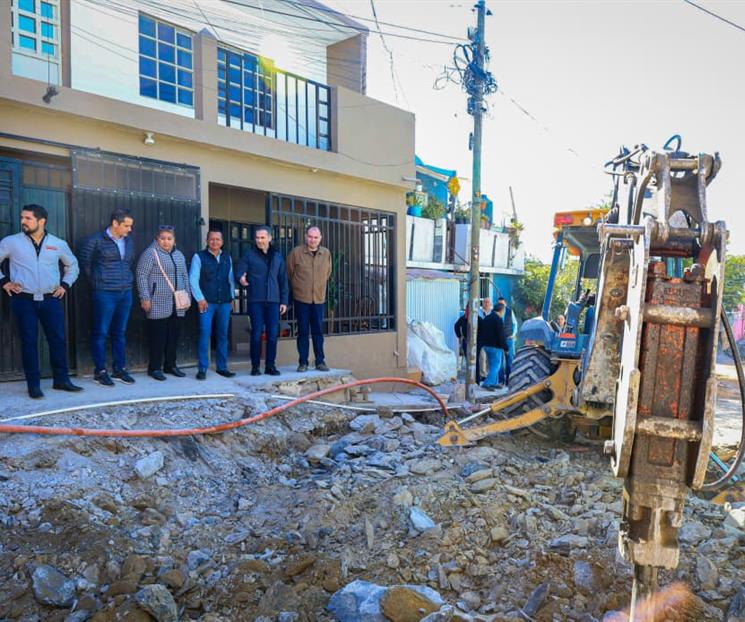 Reporta Adri&aacute;n avance del 67% en dos obras de la Genaro V&aacute;zquez