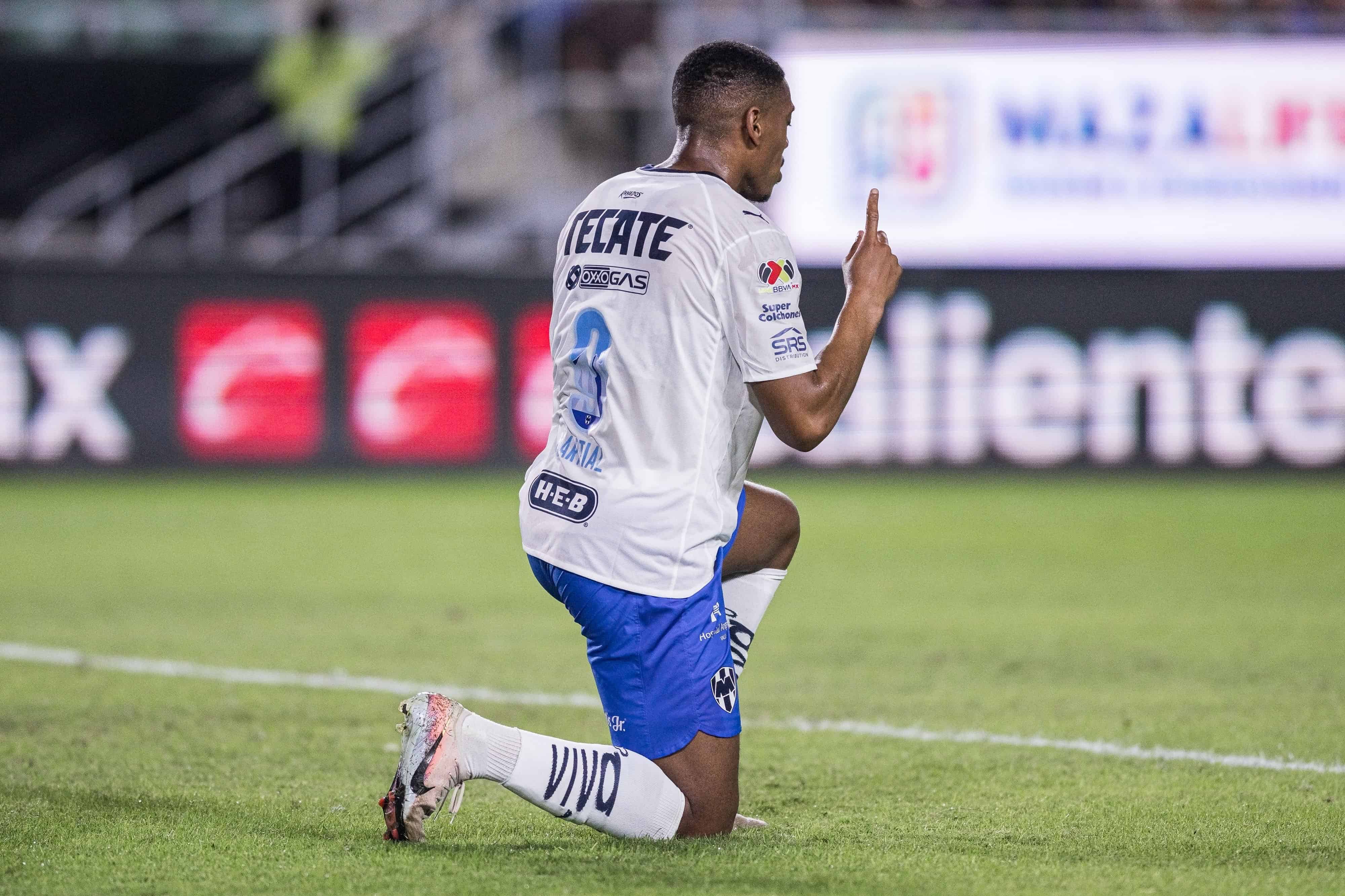 Anthony Martial hace el 3-0.