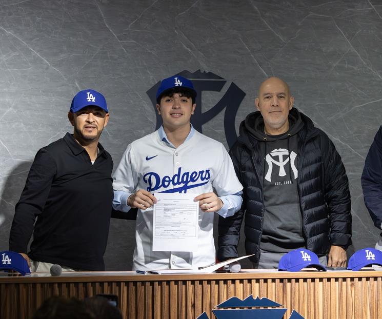Firma Roberto Saucedo Junior con los Dodgers