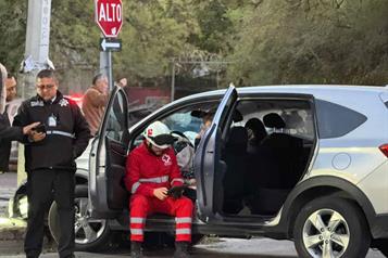 Pierde los frenos y se impacta en poste