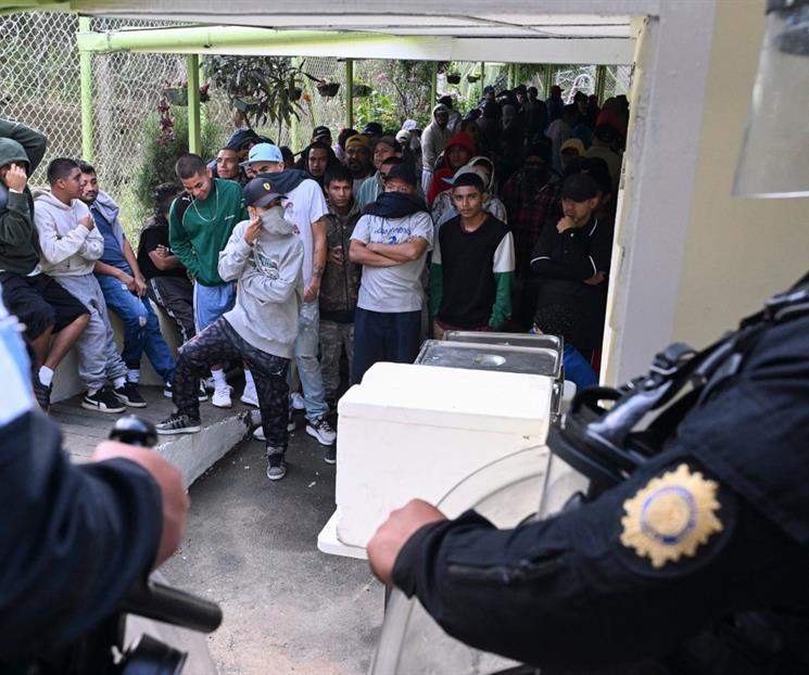 Retienen pandilleros a m&aacute;s de 40 guardias