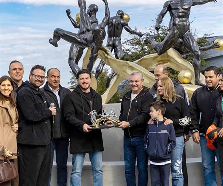 Inauguran escultura dedicada al Mundial