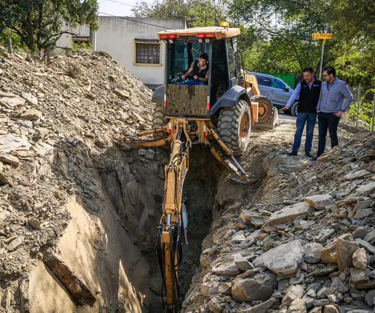 Supervisa De la Pe&ntilde;a obras de drenaje sanitario