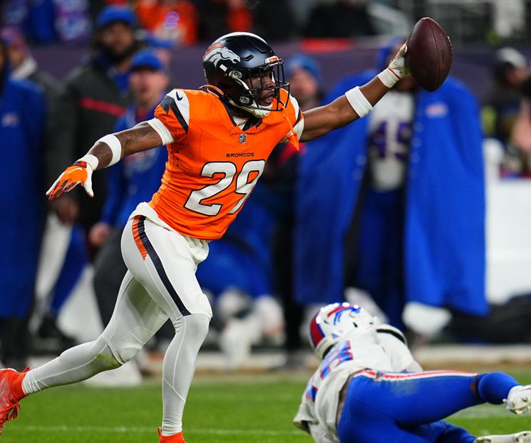 Avanzan Broncos a la final de conferencia