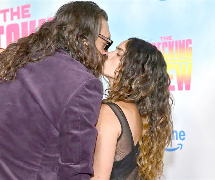 Confirman romance Jason Momoa y Adria Arjona