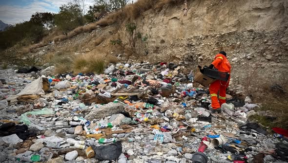 Recolectan 1.3 toneladas de residuos del r&iacute;o Santa Catarina