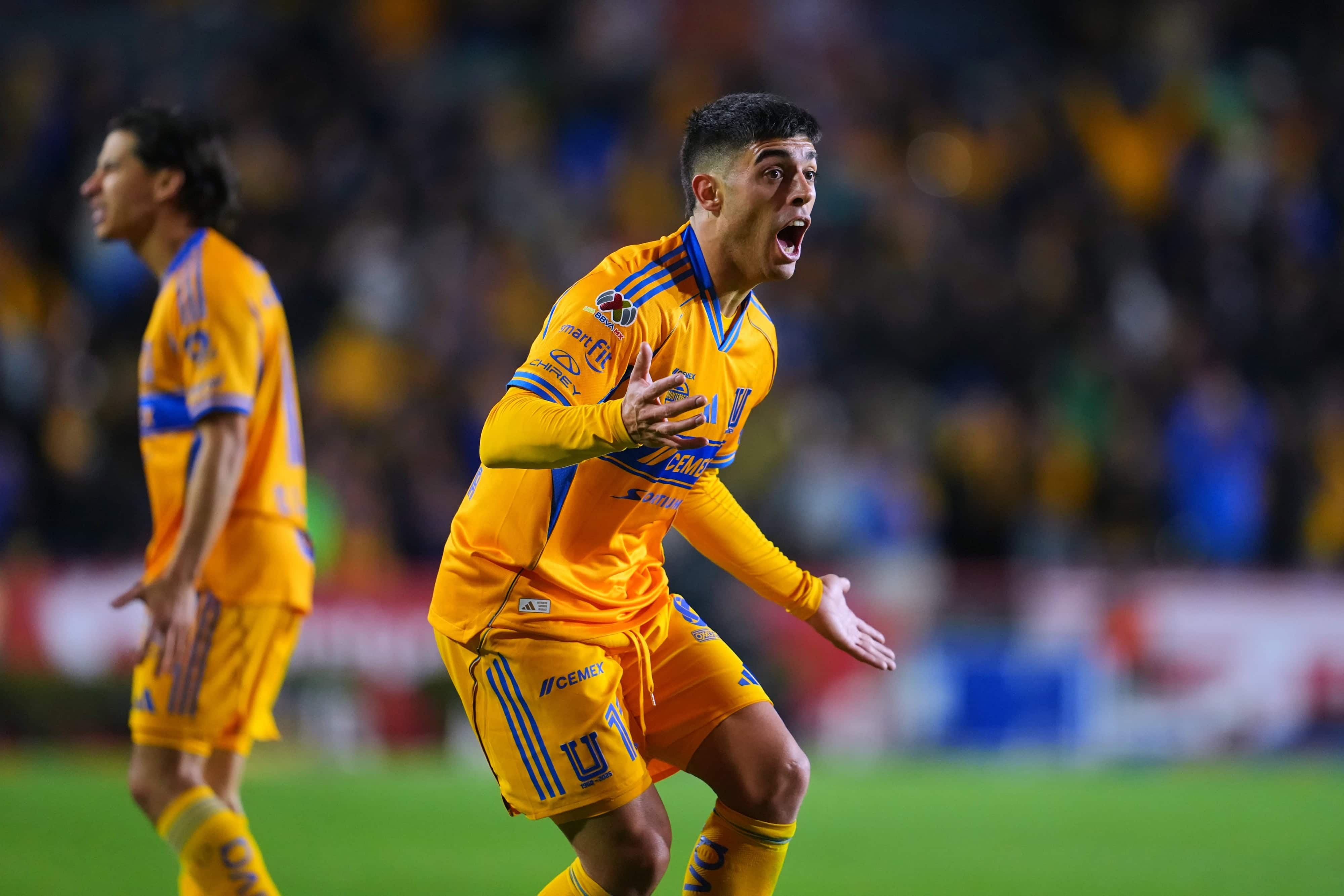 Juan Brunetta anota pero es anulado por una falta previa.