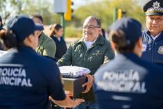Entrega Escobedo nuevos uniformes a sus polic&iacute;as