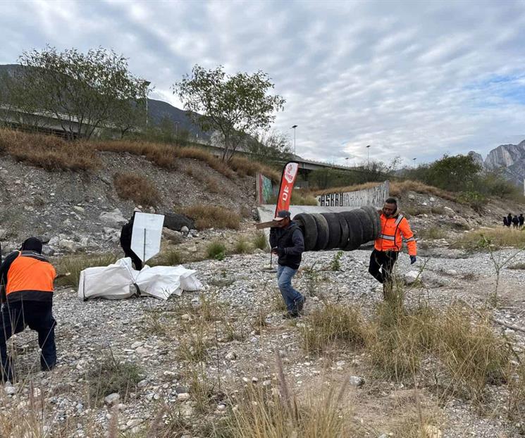Retiran 13 toneladas de residuos del r&iacute;o SC alumnos de Prepa Tec