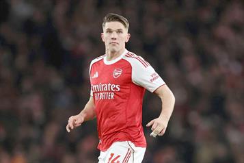 Busca Arsenal amarrar liderato